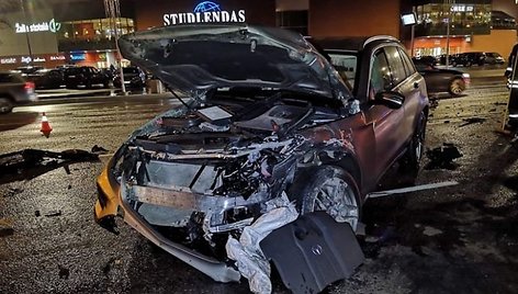 Per eismo įvykį šeštadienio vakarą, šalia prekybos centro „Studlendas“, nukentėjo ir savajį „Mercedes“ vairavęs buvęs Klaipėdos meras Rimantas Taraškevičius.