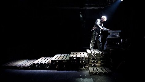 Čekų &bdquo;Wariot Ideal&ldquo; spektaklis &ndash; industrinis trileris &bdquo;PLATFORMA &ndash; pamir&scaron;tas sektorius&ldquo; 