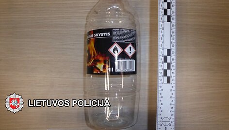 Jauni vyrai bandė padegti vieną uostamiesčio įmonę.