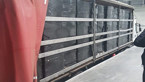 Muitininkai sulaikė cigarečių kontrabandos už beveik 2 mln. eurų.