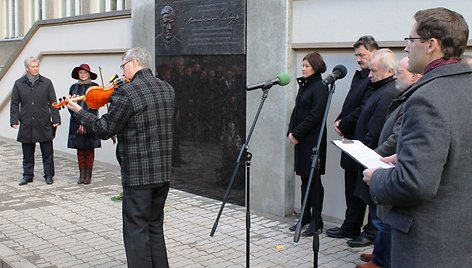 Penktadienį Klaipėdoje iškilmingai atidengtas bareljefas Bronislovui Lubiui.