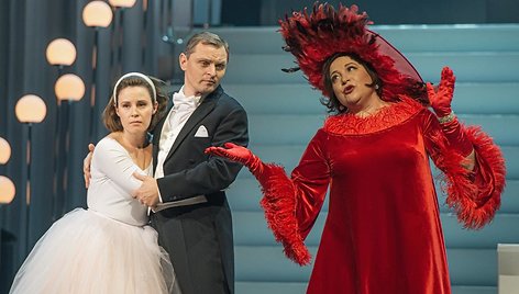 Lina Dambrauskaitė (Mari), Liudas Mikalauskas (Sulpicijus), Loreta Ramelienė (Markizė de Berkenfyld) – komiška opera „Pulko duktė“. 