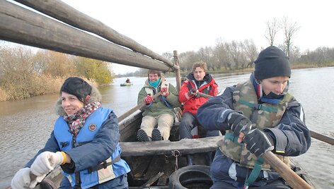 Senovine valtimi jachtos &bdquo;Lietuva&ldquo; įgula apiplaukė Rusnės salą. 