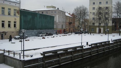 Klaipėdos miesto valdininkams niekaip nepavyksta pažaboti buvusio „Baltijos“ kino teatro savininkų apsitvarkyti.