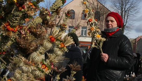 Verbas pinanti klaipėdietė Vanda Kaziuko mugei ruo&scaron;iasi visus metus.