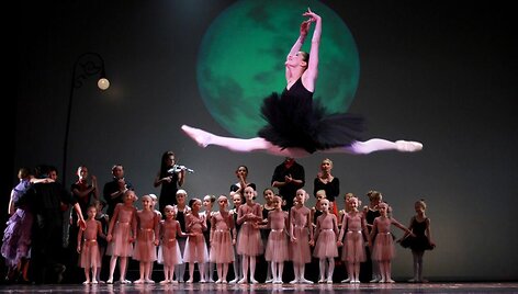 Tarptautinės &scaron;okio dienos i&scaron;vakarėse Klaipėdos valstybinio muzikinio teatro scenoje &ndash; &bdquo;Žvaigždėta pilnatis&ldquo;.