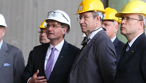 Estijos prezidentas Toomas Hendrikas Ilvesas (centre) vie&scaron;ėjo &bdquo;Vakarų laivų gamykloje&ldquo;. 