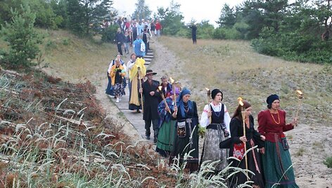 Kur&scaron;ių nerijoje savaitgalį rengiamas folkloro festivalis &bdquo;Tek saulužė ant maračių&ldquo;.