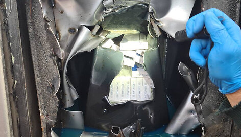 Autobuse buvo paslėpta kontrabandinių cigarečių už 7,5 tūkst. eurų
