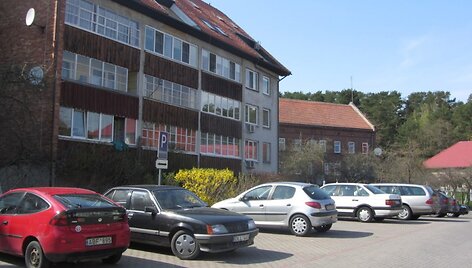 Vasarą Kur&scaron;ių nerijoje aktualiausia problema &ndash; kur pasistatyti automobilį. 