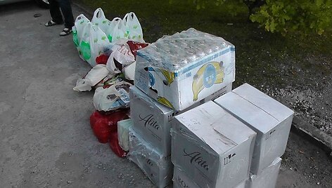 Į užsienį vairuotojai tikėjosi i&scaron;vežti degtinės, &scaron;ampano bei cigarečių. 