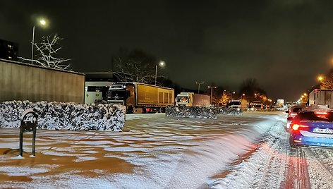 Antradienį Klaipėdos keliai tapo neišvažiuojami