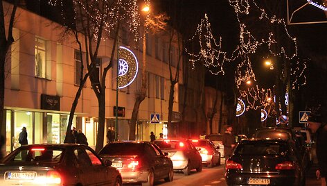 Palanga jau pasipuo&scaron;ė Kalėdų spalvomis
