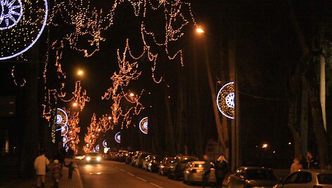 Palanga jau pasipuo&scaron;ė Kalėdų spalvomis