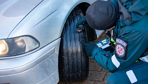 Pareigūnai tikrino klaipėdiečių padangas