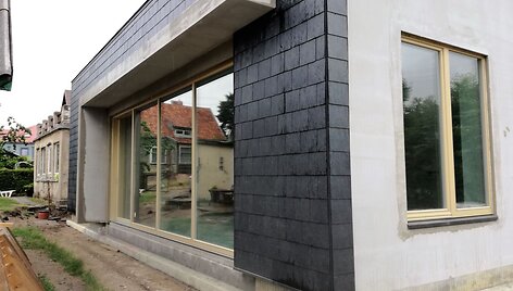 Senelių palikimą perėmusi A.Stančikienė su &scaron;eima Melnragėje gavę leidimą pradėjo statyti namą, tačiau statybų inspekcija siekia panaikinti leidimą.