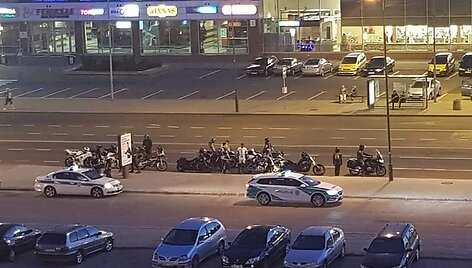 Pareigūnai tramdė greičio mėgėjus.