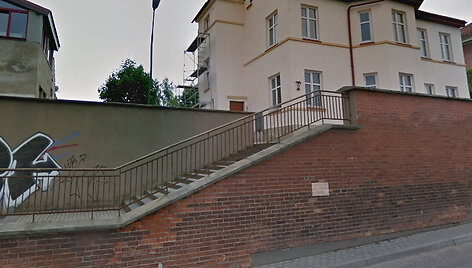 Būtas &scaron;iame Dariaus ir Girėno gatvės name pramintas auksiniu.