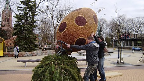 Palangoje pastatytas gintarinis margutis.