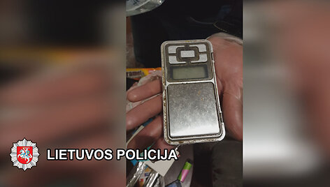 Pas vyrą pareigūnai rado daugiau nei 1&nbsp;kg pardavimui paruo&scaron;tų kanapių bei kitų kvai&scaron;alų.