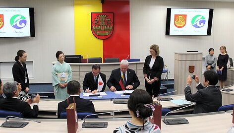 Antradienio vakarą į uostamiestį atvyko 35 asmenų delegacija, kurią sudaro Kudžio meras p. Joji Endo, miesto tarybos vadovas p. Koshi Nakatai, kiti savivaldybės pareigūnai bei 23 Kudžio miestiečiai.