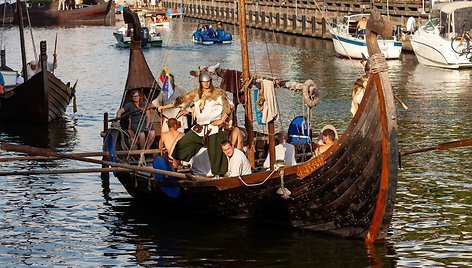 Tradicinių ir istorinių laivų paradas „Dangės flotilė“ pristato  jūrinę Lietuvos kultūrą ir tradicijas. 