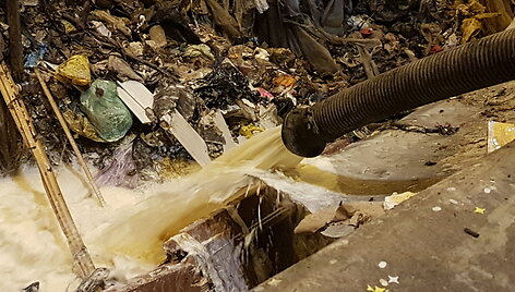 Į atliekų deginimo gamyklą Klaipėdoje atvežtas užter&scaron;tas pienas i&scaron; Alytaus regiono.