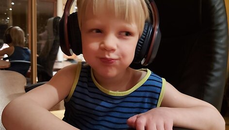 Mažojo Dominyko &scaron;eima svajoja apie operaciją JAV, kuri jų sūnui dovanotų kitokią gyvenimo kokybę.