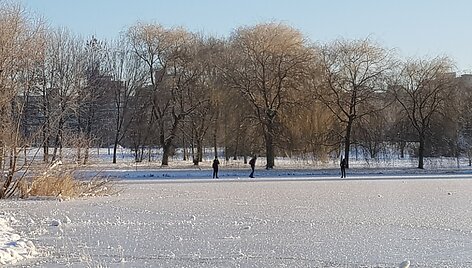 Specialistų teigimu, ledas dar nesaugus.
