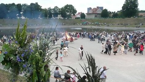 Kaip ir kasmet laužai liepsnos ant Jono kalnelio. 