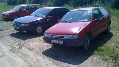 Ne vietoje pastatyti automobiliai