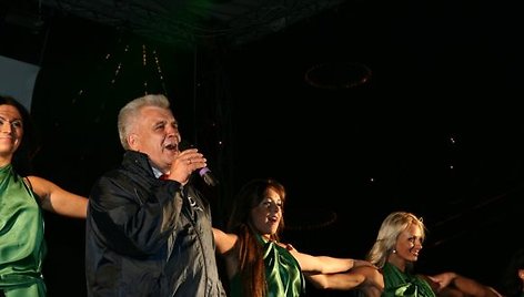 Meras R.Taraškevičius atliko E.Kučinsko dainą.