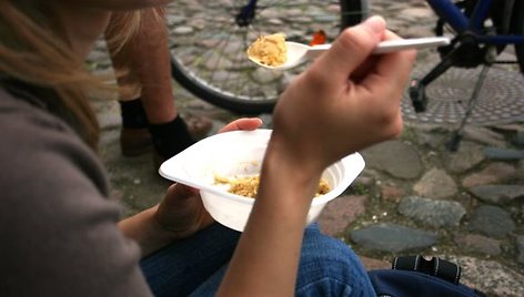 37 žirnių su spirgučiais paskanavę šventės svečiai atsidūrė ligoninėje.