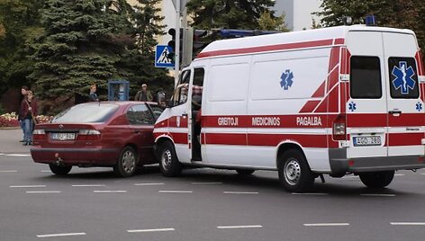 Greitoji susidūrė su lengvuoju automobiliu pačiame miesto centre. 