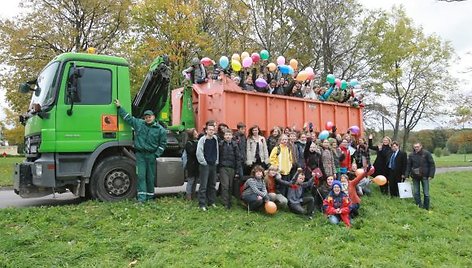 E.Balsio gimnazijos moksleiviai surinko daugiausiai plastiko atliekų. 