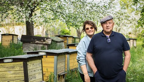 Graikinius rie&scaron;utmedžius, kaip ir būsimą maumedžių giraitę, D. &Scaron;lapelis sodina neatsitiktinai. Verslininkas sako, kad tai &ndash; jo užkoduota žinutė ateities kartoms.