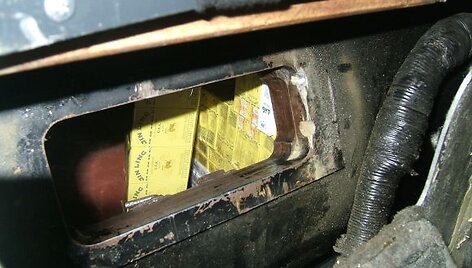 Cigaretes kaliningradietė slėpė dujų balione.