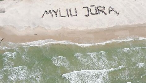 Pernai Jūrų muziejus kartu su moksleiviais taip prisipažino meilę Pasauliniam vandenynui.
