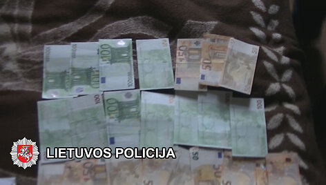 Uostamiestyje sulaikyti pinigus vilioję sukčiai.