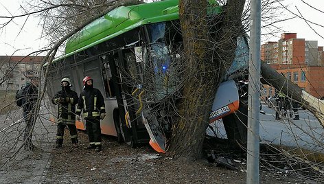 Klaipėdoje nuo kelio nuvažiavo autobusas.