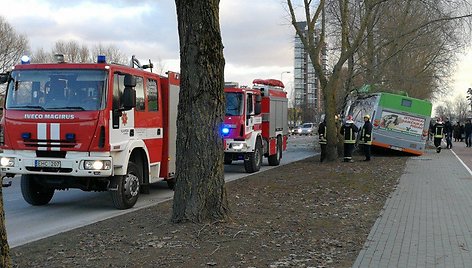 Klaipėdoje nuo kelio nuvažiavo autobusas.