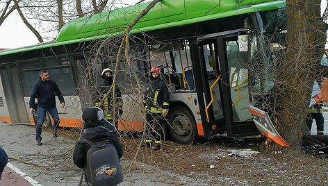 Klaipėdoje nuo kelio nuvažiavo autobusas.