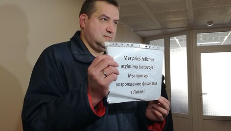G.Grabauskas kaltintas neapykantą kurstančių agitacinių lapelių gaminimu ir laikymu.