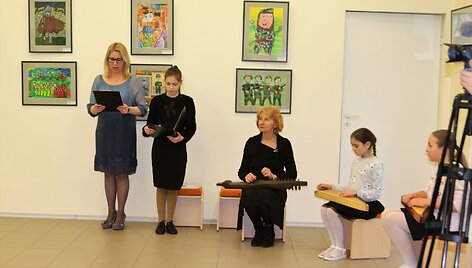 Mokinių pie&scaron;inių parodos "Tėvynės labui" akimirkos