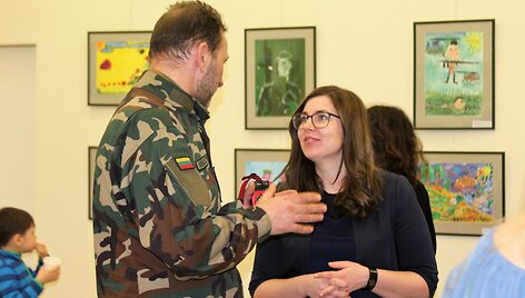 Mokinių pie&scaron;inių parodos "Tėvynės labui" akimirkos