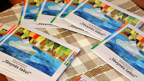 Mokinių pie&scaron;inių parodos "Tėvynės labui" akimirkos