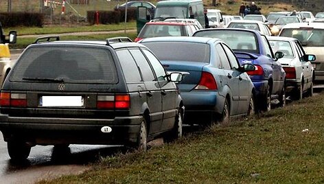 Tunelio ir J.Bar&scaron;ausko gatvėse buvo susidariusi įspūdinga automobilių vilkstinė.