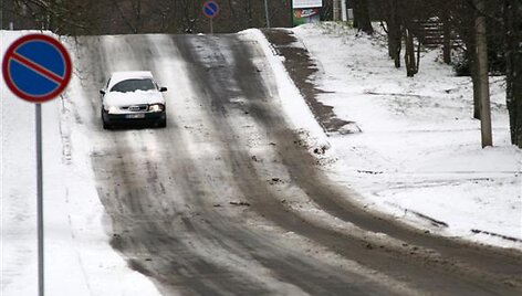 Kauno gatvių barstymui ir valymui &scaron;iais metais skirta kur kas mažesnė savivaldybės biudžeto dalis, nei ankstesniaisiais metais. 