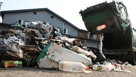 Rytoj miesto politikams savo balsais parėmus &bdquo;Kauno &scaron;varos&ldquo; pasiūlymą, &scaron;iuk&scaron;lių i&scaron;vežimo mokestis būtų skaičiuojamas remiantis buto plotu.