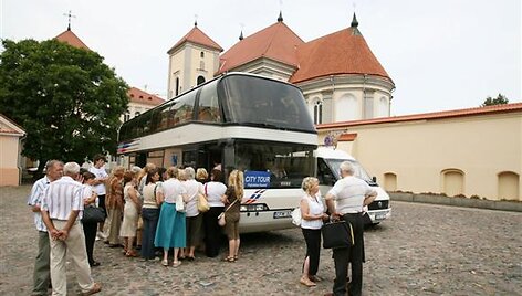 Miesto vadovai linkėjo apžvalginiams mar&scaron;rutams i&scaron;populiarėti ir kitąmet į Kauną i&scaron;riedėti apžvalginiam autobusui be stogo.